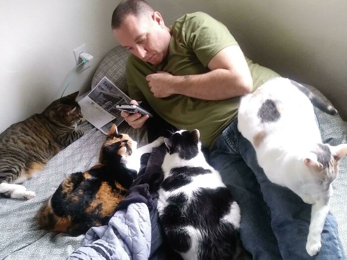 140 Dads Who Said “No Pets” And Ended Up Becoming Total Softies