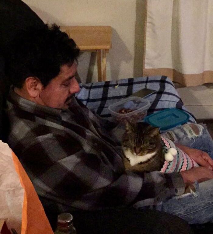 140 Dads Who Said “No Pets” And Ended Up Becoming Total Softies