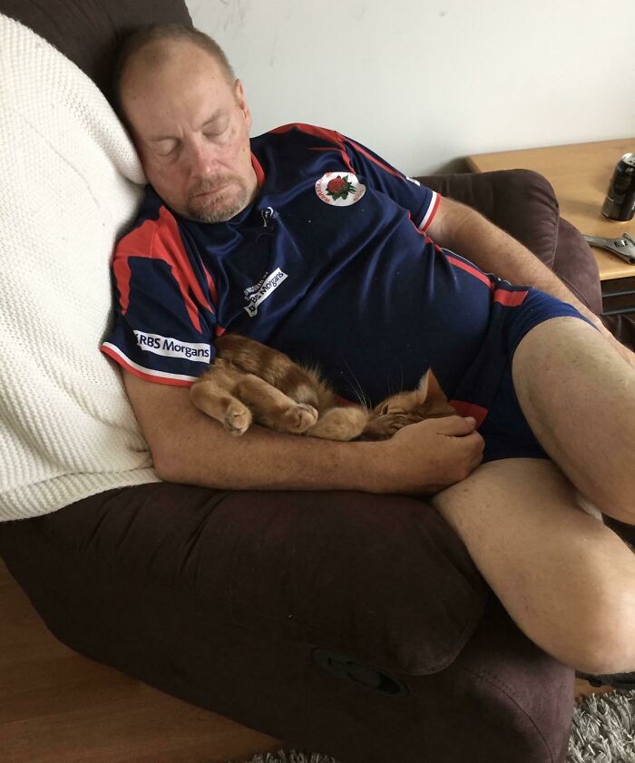 140 Dads Who Said “No Pets” And Ended Up Becoming Total Softies
