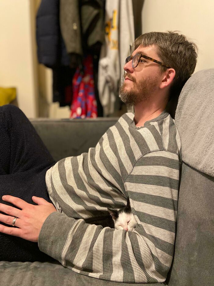 140 Dads Who Said “No Pets” And Ended Up Becoming Total Softies