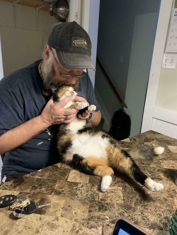 140 Dads Who Said “No Pets” And Ended Up Becoming Total Softies
