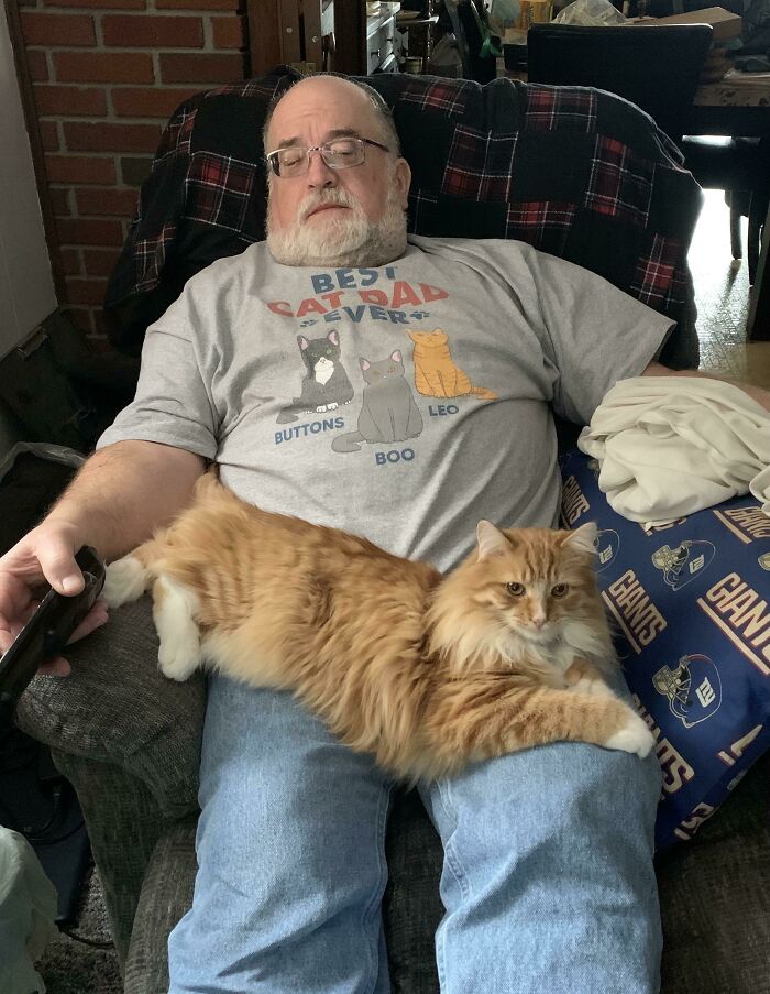 140 Dads Who Said “No Pets” And Ended Up Becoming Total Softies