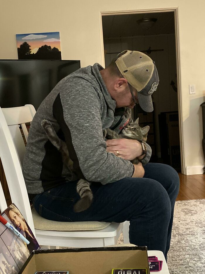 140 Dads Who Said “No Pets” And Ended Up Becoming Total Softies