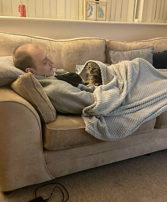 140 Dads Who Said “No Pets” And Ended Up Becoming Total Softies