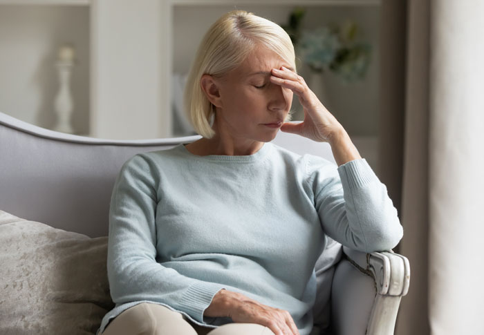 Woman Catches Her Mom Sleeping With Her Husband, Exposes Their 22-Year Affair