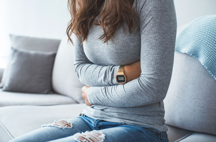 Woman Catches Her Mom Sleeping With Her Husband, Exposes Their 22-Year Affair