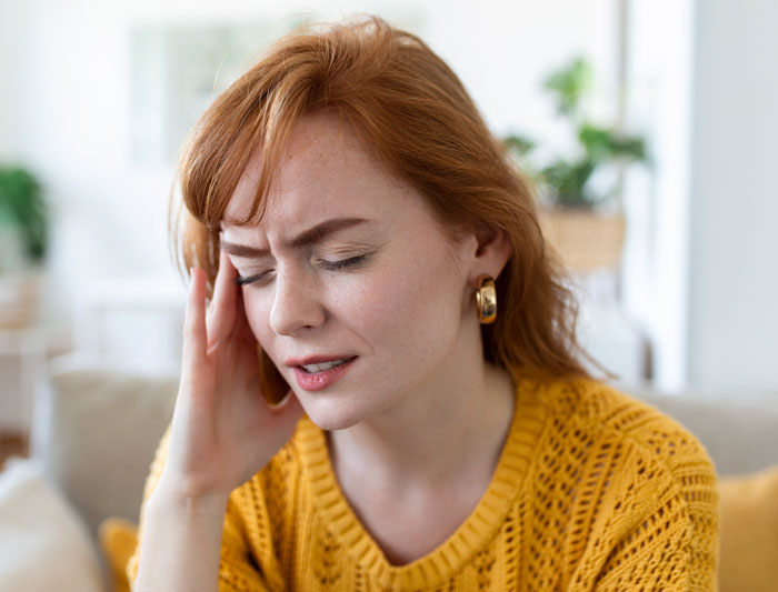 Woman Catches Her Mom Sleeping With Her Husband, Exposes Their 22-Year Affair