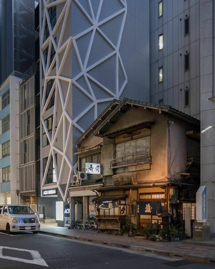 Old Versus Modern Architecture: 51 Fascinating Photos
