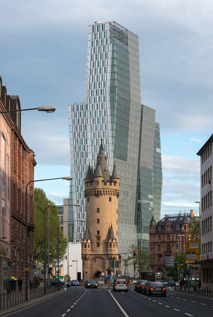 Old Versus Modern Architecture: 51 Fascinating Photos