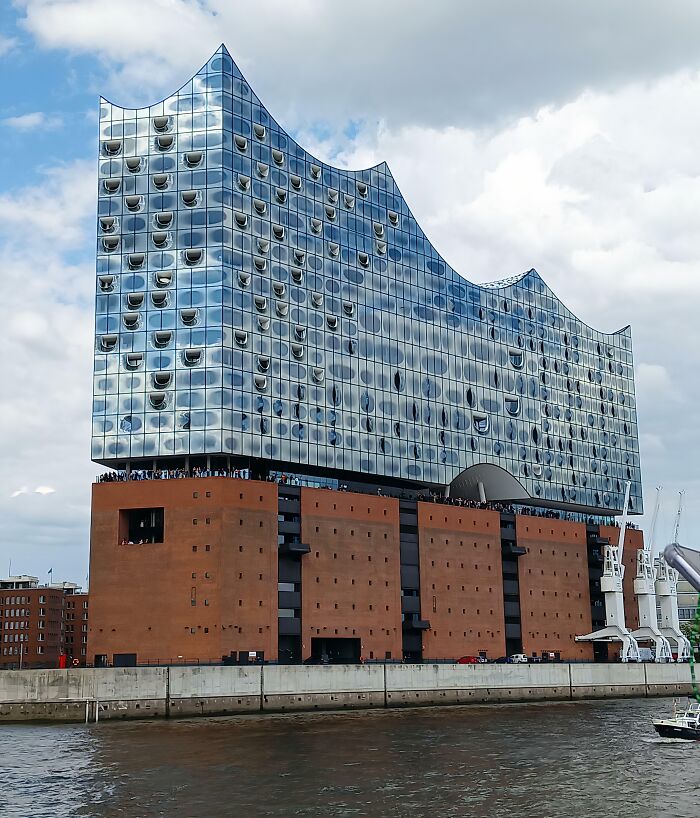 Old Versus Modern Architecture: 51 Fascinating Photos