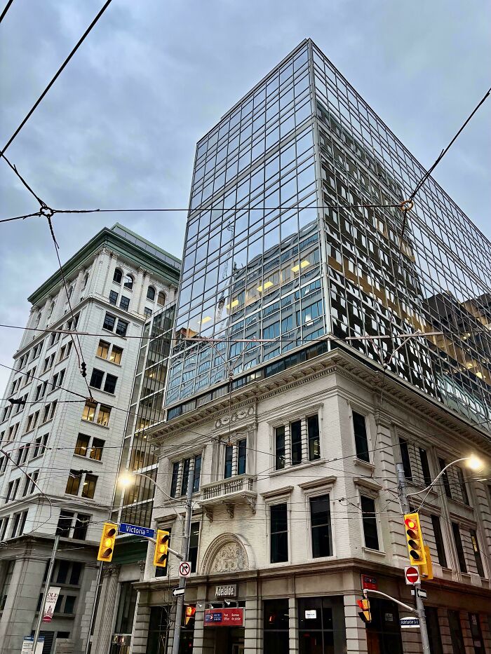 Old Versus Modern Architecture: 51 Fascinating Photos