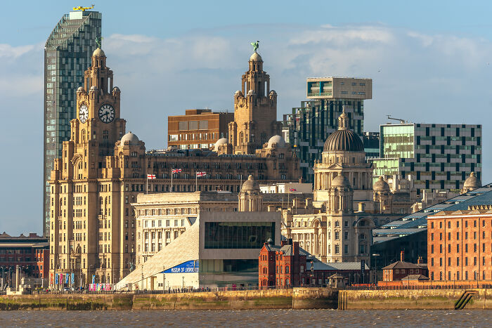 Old Versus Modern Architecture: 51 Fascinating Photos