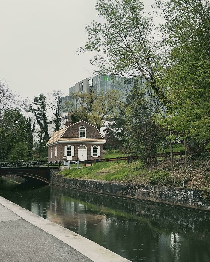 Old Versus Modern Architecture: 51 Fascinating Photos