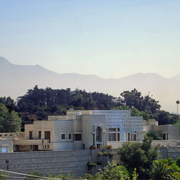 30 Groundbreaking Homes That Will Go Down In History As Architectural Icons