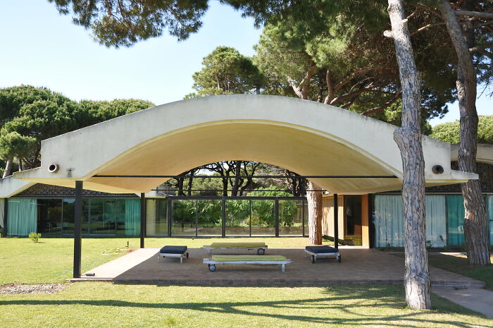 30 Groundbreaking Homes That Will Go Down In History As Architectural Icons