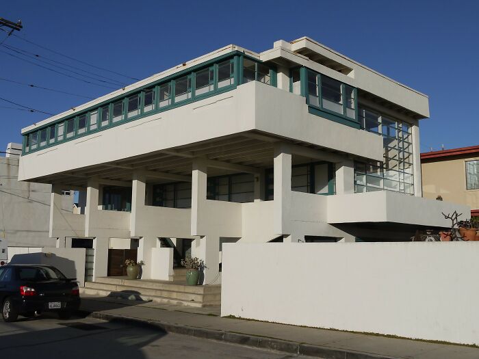 30 Groundbreaking Homes That Will Go Down In History As Architectural Icons