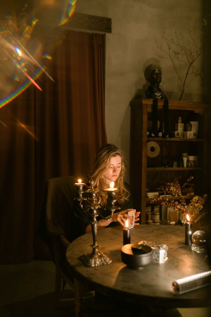 “She Pulled That From Thin Air”: 32 Things Psychics Predicted That Ended Up Becoming True