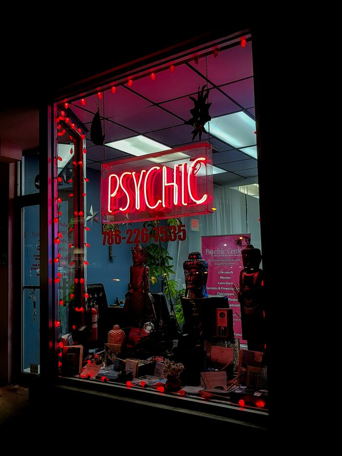 “She Pulled That From Thin Air”: 32 Things Psychics Predicted That Ended Up Becoming True