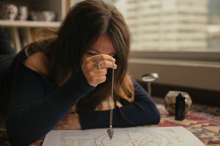 “She Pulled That From Thin Air”: 32 Things Psychics Predicted That Ended Up Becoming True