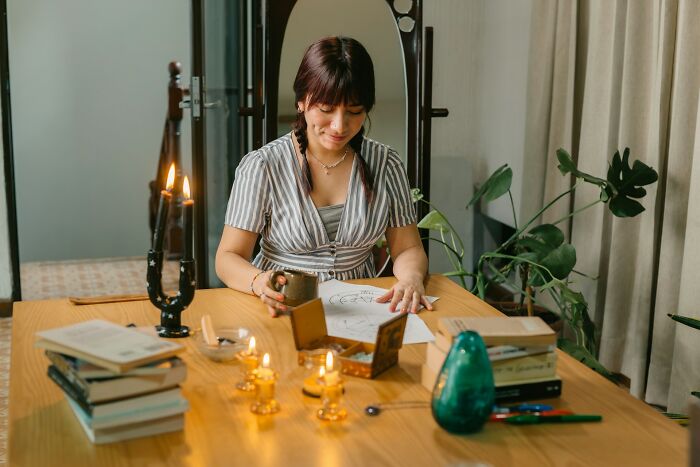 “She Pulled That From Thin Air”: 32 Things Psychics Predicted That Ended Up Becoming True