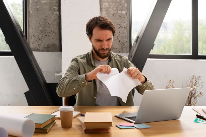 Boss Pretends She Has No Clue That Employee Resigned, “Accepts” It Only After He Gets HR Involved