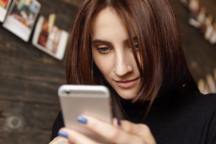 Fam’s Dirty Laundry Aired Out Online By “Stalker” Half-Sis, Livid Woman Finally Puts A Stop To It