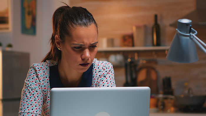 Fam’s Dirty Laundry Aired Out Online By “Stalker” Half-Sis, Livid Woman Finally Puts A Stop To It