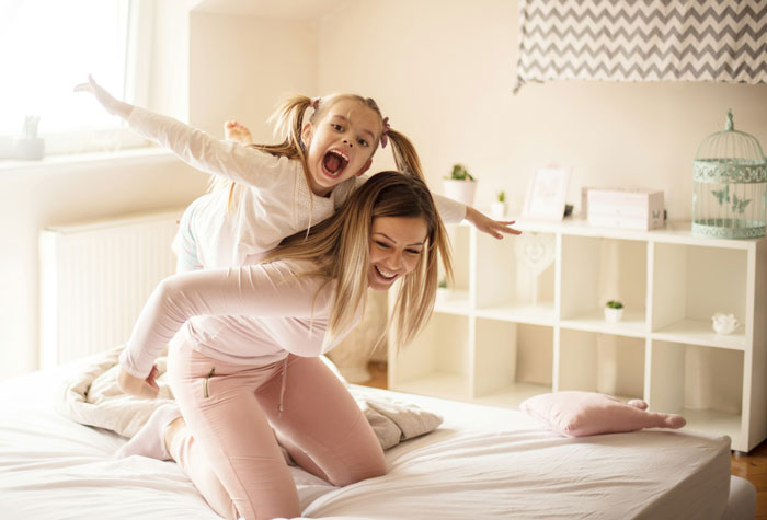 19YO Forced To Be A Parent To Little Sis, Irked As It&#8217;s Not Expected From Her Brother Too