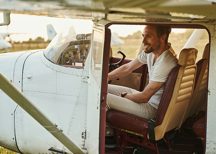 Teens Are Too Fat To Fly In A Small Private Plane, Their Mom Has A Meltdown