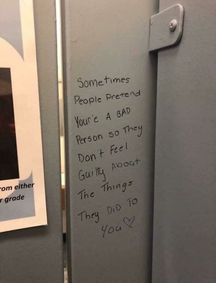 67 Acts Of Harmless Vandalism That Spread More Joy Instead Of Anger, Captured In Random Places