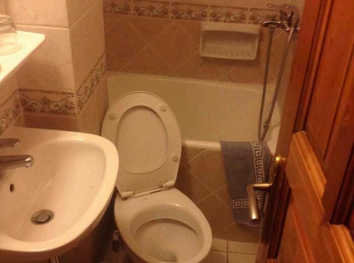 66 Hilariously Bad Jobs Done By Someone Who Just Wanted To Get It Over With And It Shows