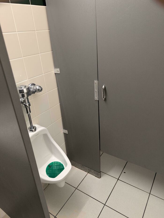 66 Hilariously Bad Jobs Done By Someone Who Just Wanted To Get It Over With And It Shows