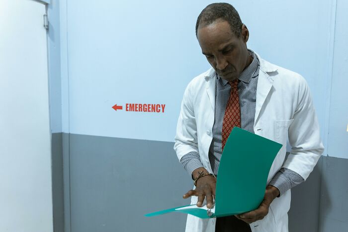 &#8220;Sir, Your Toes Are Falling Off&#8221;: 70 Times Patients Tried To Fool Doctors With Ridiculous Lies