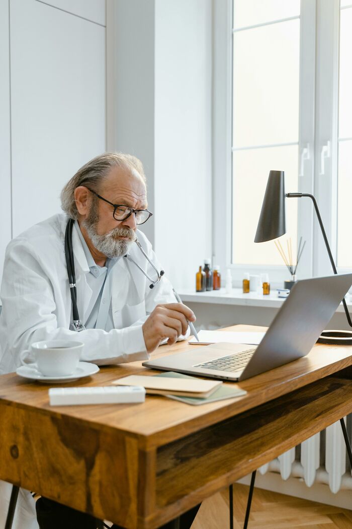 &#8220;Sir, Your Toes Are Falling Off&#8221;: 70 Times Patients Tried To Fool Doctors With Ridiculous Lies