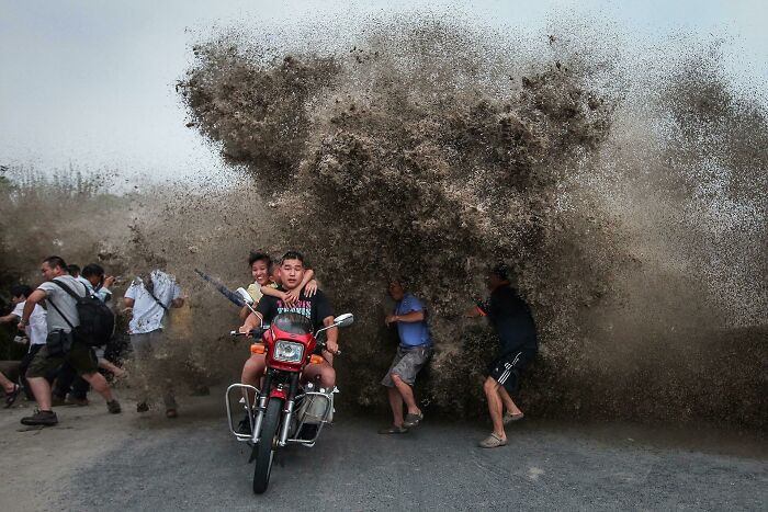 90 Perfectly Timed Photos That Are Better Than Any Photoshop