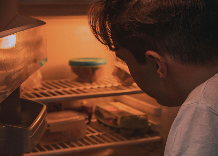 Roommate Kept Stealing Leftovers, So Guy Baked A Habanero Cake To Teach Him A Lesson