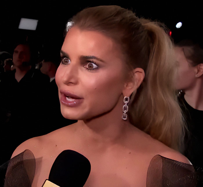 “Doesn’t Look Like Herself”: Fans Blast Jessica Simpson For Plastic Surgery At 2025 VMAs