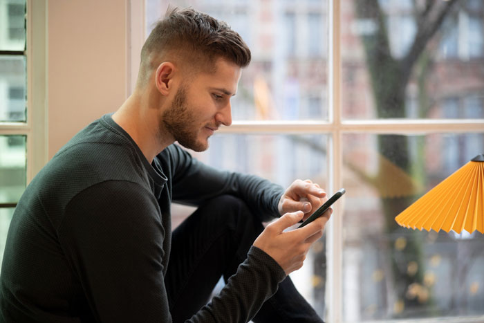 Woman Weirded Out By Guy As He Keeps Tracking Her Social Media, Netizens Call Him Red Flag