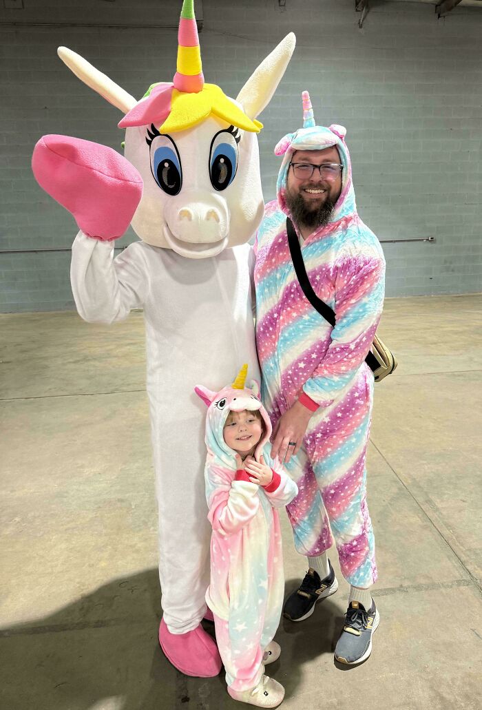 98 Wholesome Photos Showing Dads Doing Their Best Parenting Moments (New Pics)