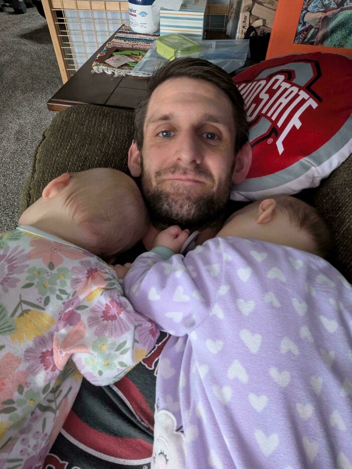 98 Wholesome Photos Showing Dads Doing Their Best Parenting Moments (New Pics)