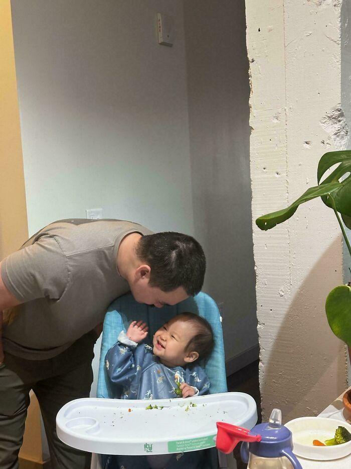 98 Wholesome Photos Showing Dads Doing Their Best Parenting Moments (New Pics)