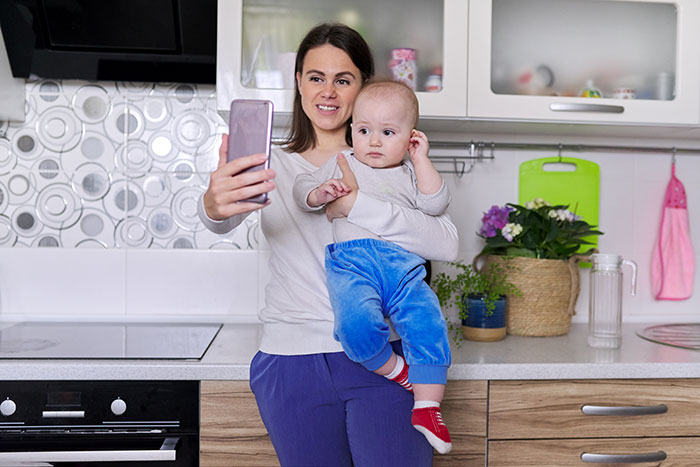 “I Warned Her”: Woman Refuses To Pay £2,300 After Baby Breaks Friend’s iPhone And Gucci Sunglasses