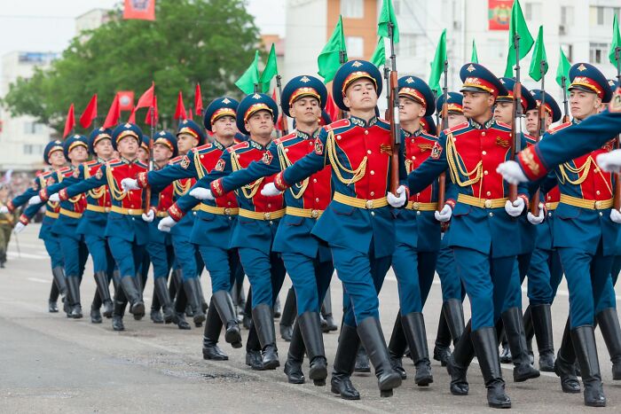 48 Times Wearing A Uniform Was More Funny Than Impressive
