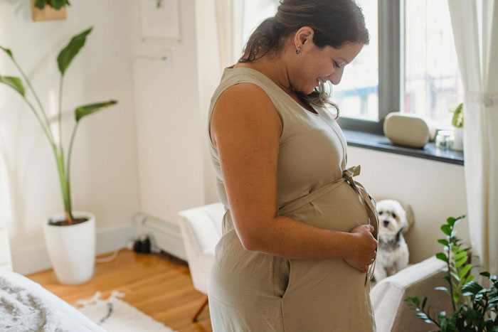 46YO Mom Of 4 Pregnant From Fling, Gets Hit With Reality Check That Kids Won’t Be 24/7 Babysitters