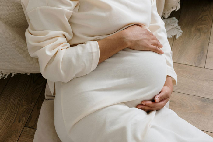 46YO Mom Of 4 Pregnant From Fling, Gets Hit With Reality Check That Kids Won’t Be 24/7 Babysitters