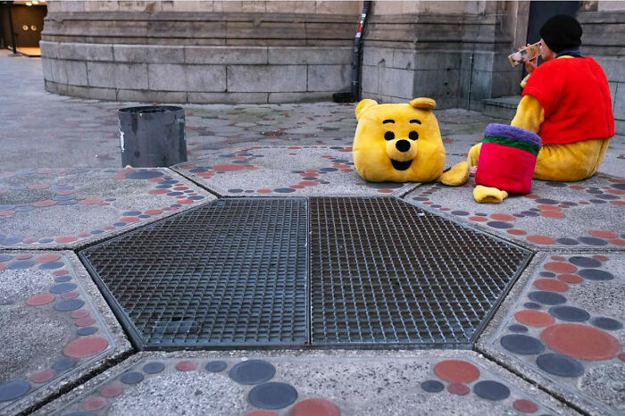 36 New Street Photographs By This Photographer Who Proves That Timing Is Everything