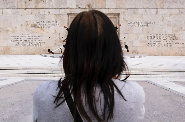 36 New Street Photographs By This Photographer Who Proves That Timing Is Everything