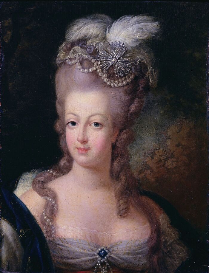 20 Striking Photos Revealing How Beauty Standards Have Changed Throughout History