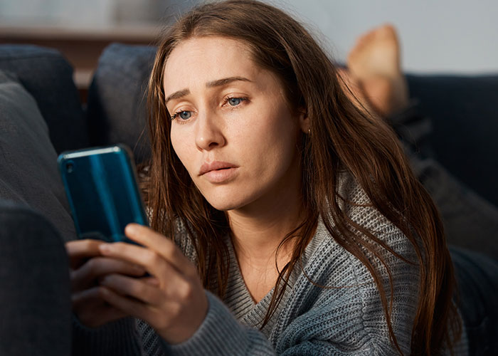 “He Deleted Everything”: Woman Questions Husband’s Motives On The Day Of His Surgery