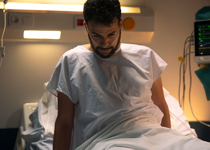 “He Deleted Everything”: Woman Questions Husband’s Motives On The Day Of His Surgery